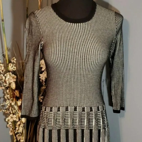 Vince Camuto Black/White plaid Sweater Dress NWT S - Picture 2 of 12